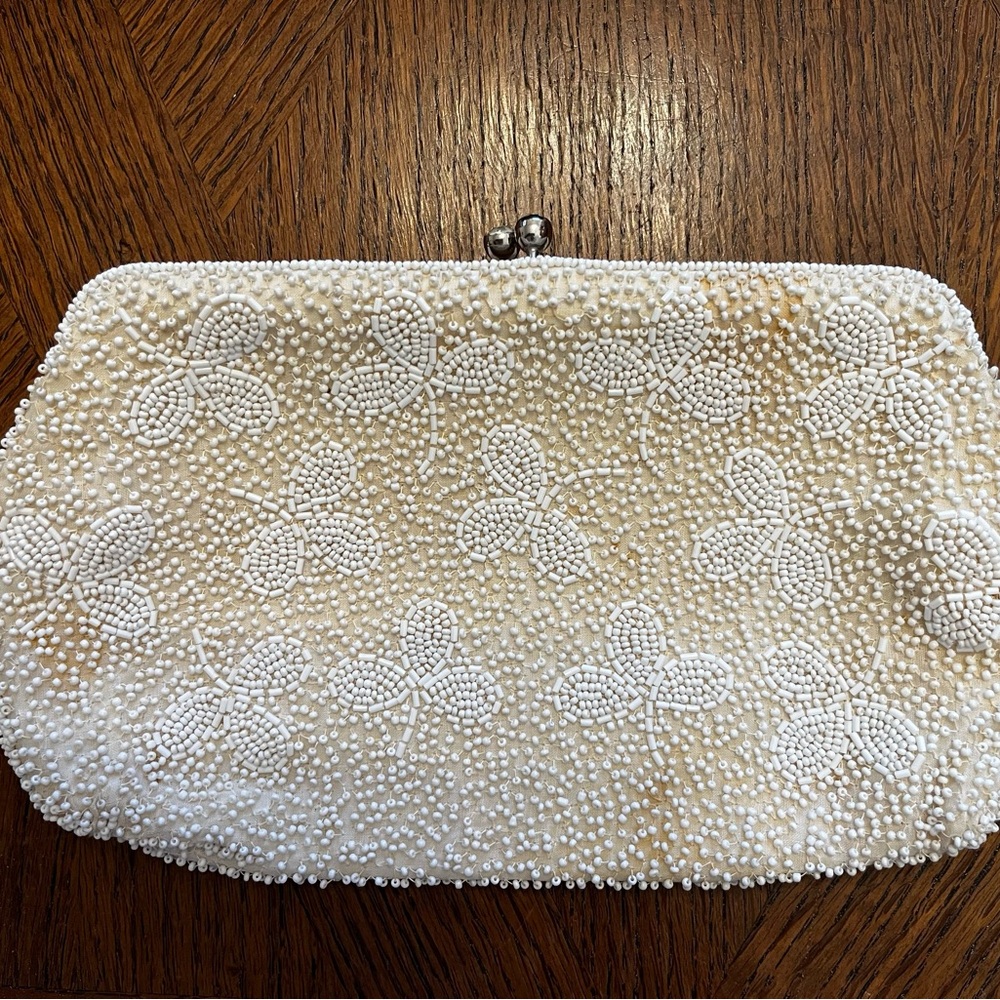 Elegant Cream Vintage Beaded Clutch